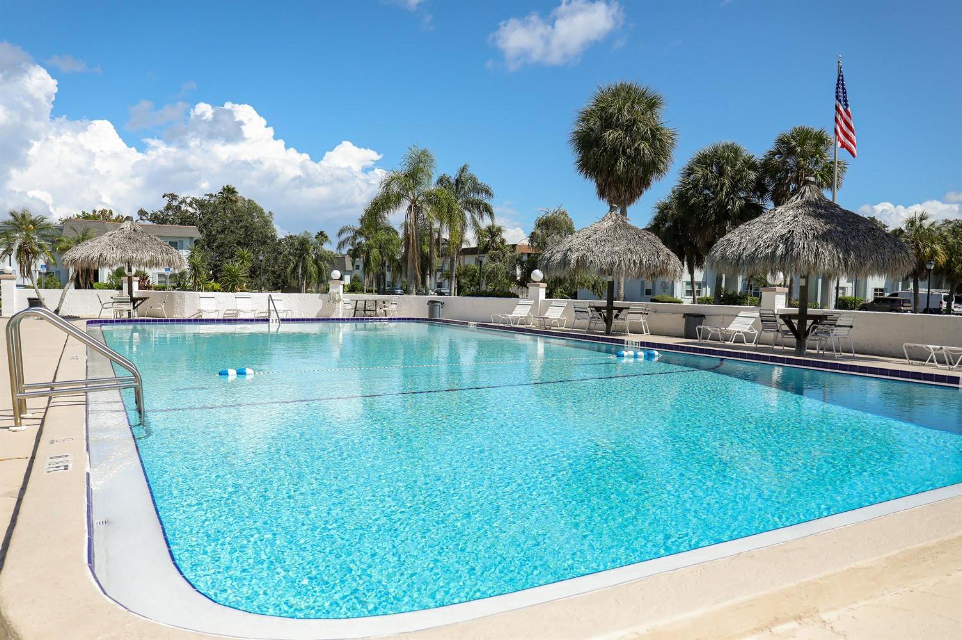 Tradewinds Retreat - Pool, 15 min to Clearwater Beach Apartment Exterior photo