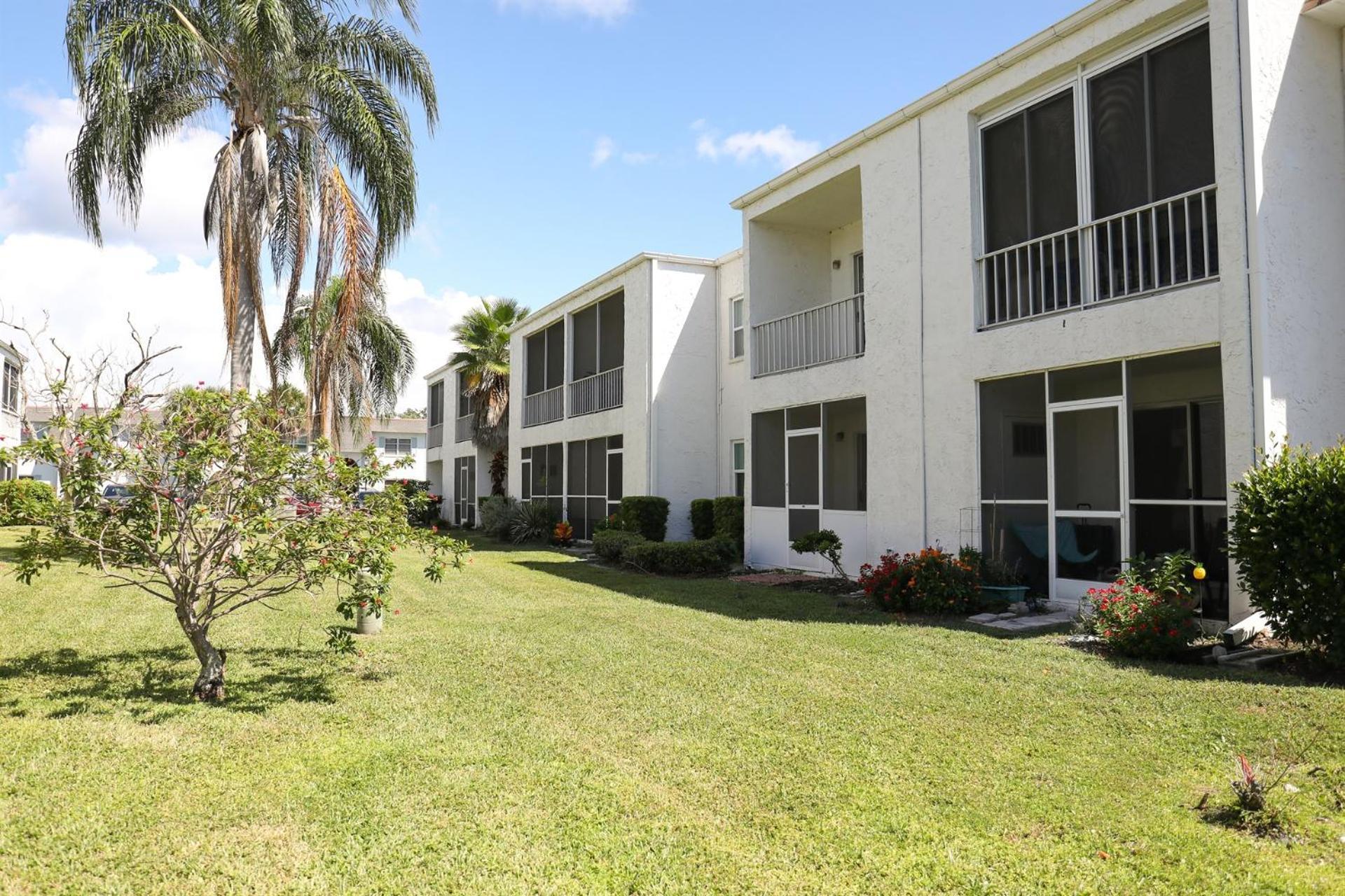 Tradewinds Retreat - Pool, 15 min to Clearwater Beach Apartment Exterior photo